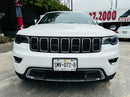 Parrilla frontal Jeep Grand Cherokee 2018 con emblema
