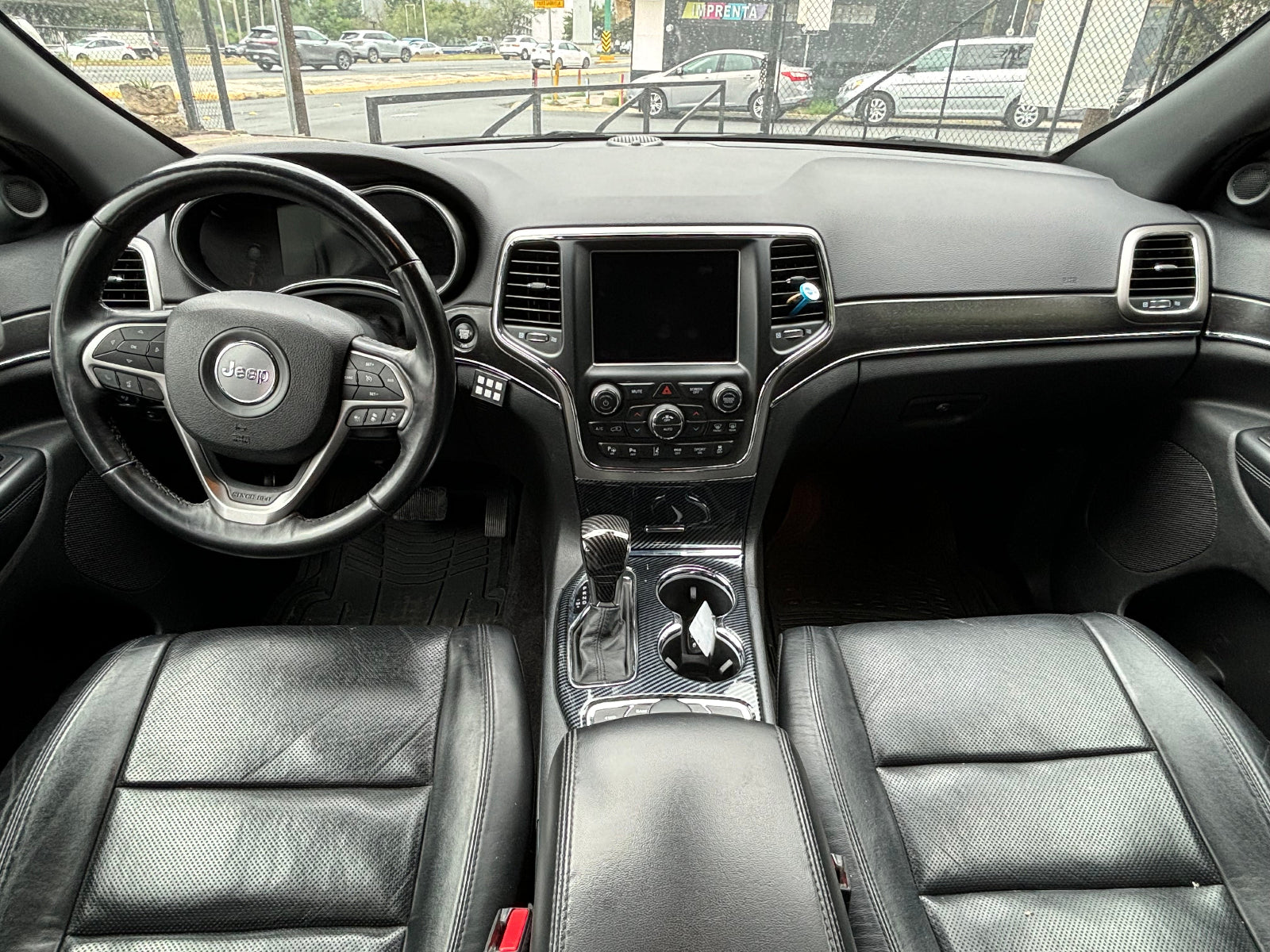 Tablero moderno Jeep Grand Cherokee 2018