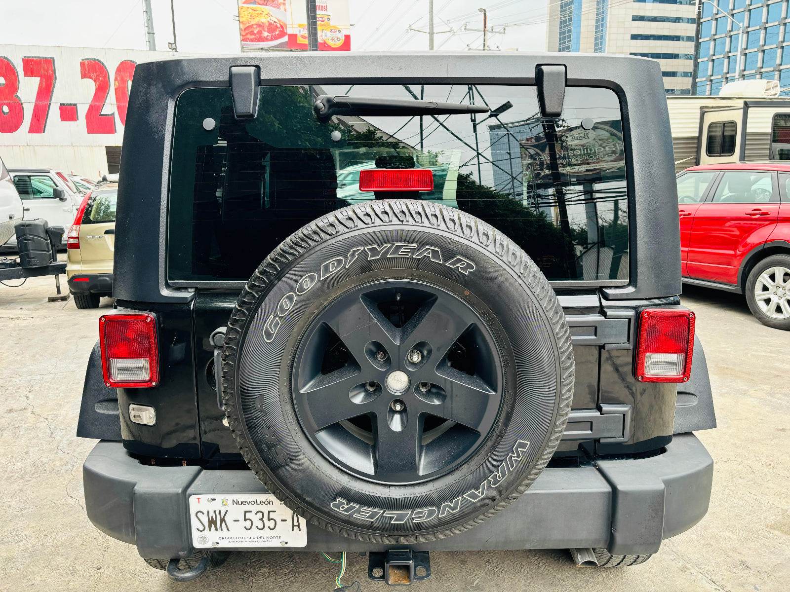 Vista trasera Jeep Wrangler Rubicon 2013