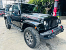 Vista frontal Jeep Wrangler Rubicon 2017 color negro