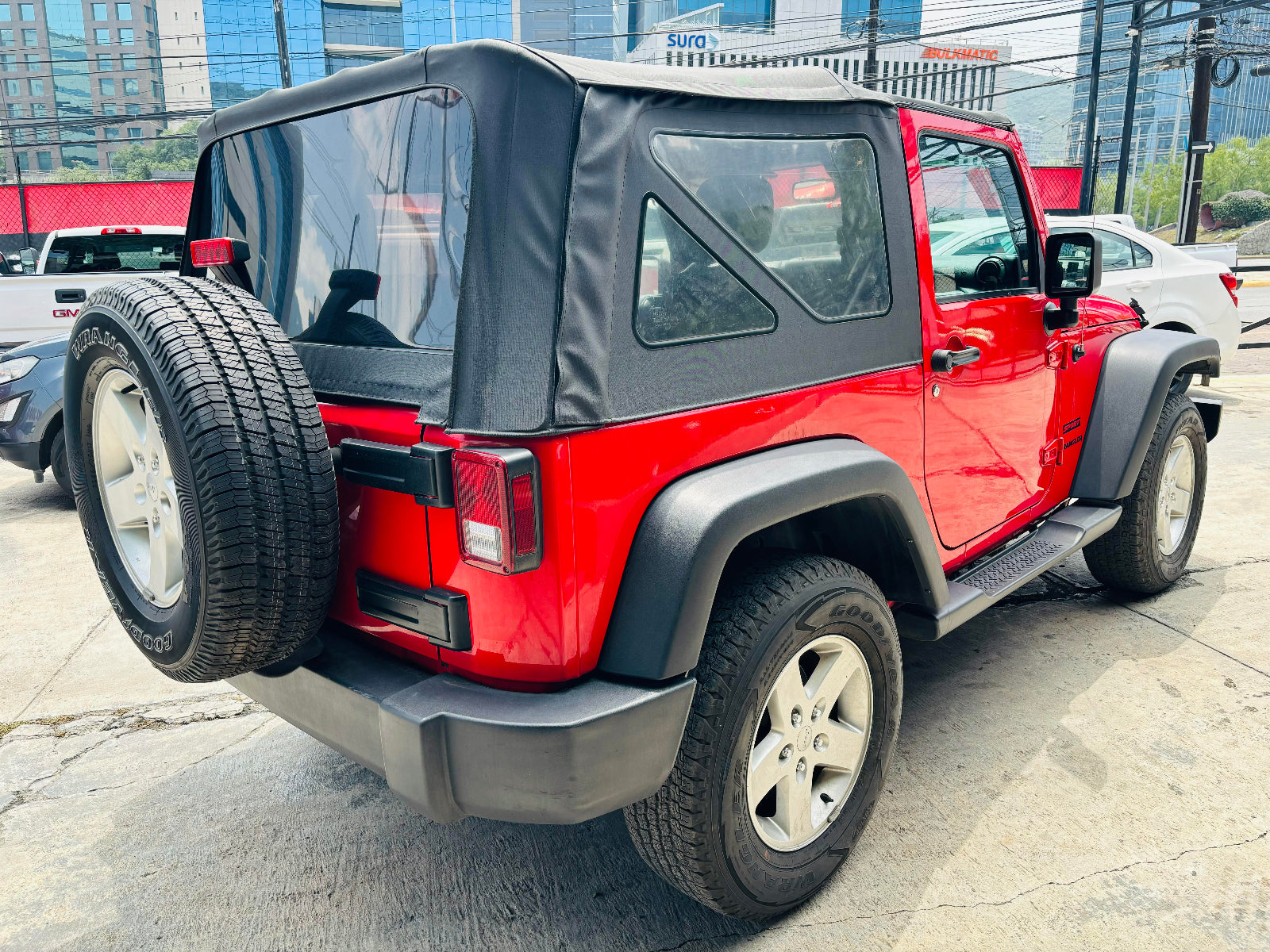 Toldo suave desmontable en Jeep Wrangler Sport