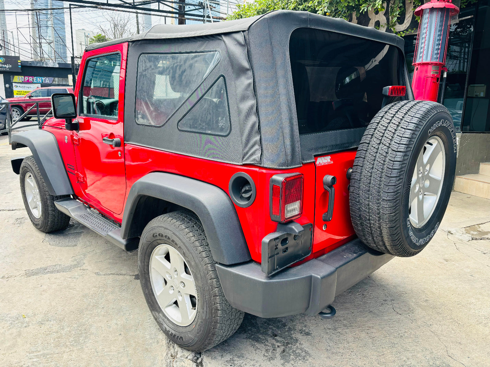 Parte trasera Jeep Wrangler Sport 2017 2 puertas