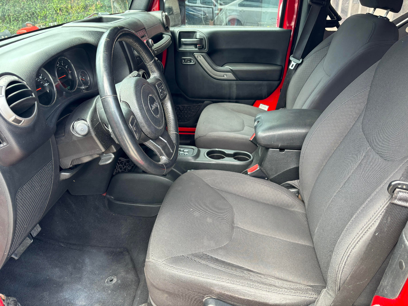 Volante y asientos delanteros resistentes Jeep Wrangler