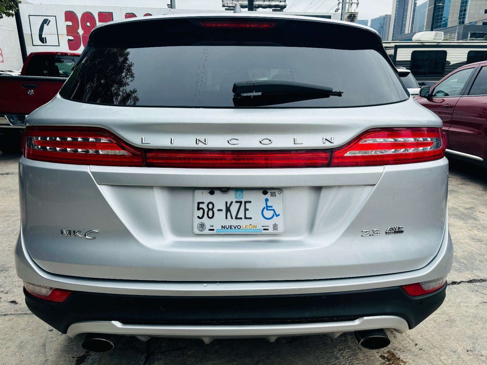 Parte trasera SUV Lincoln MKX Reserve 2015