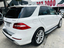 Vista lateral elegante SUV Mercedes-Benz ML 500 2014