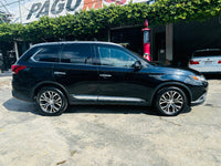 SUV Mitsubishi Outlander 2016 lateral con rines de aluminio