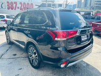 Vista trasera izquierda de la Mitsubishi Outlander 2016