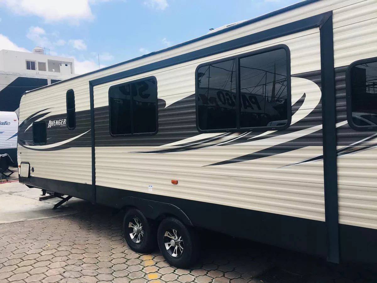 Extensión lateral del remolque con espacio adicional interior