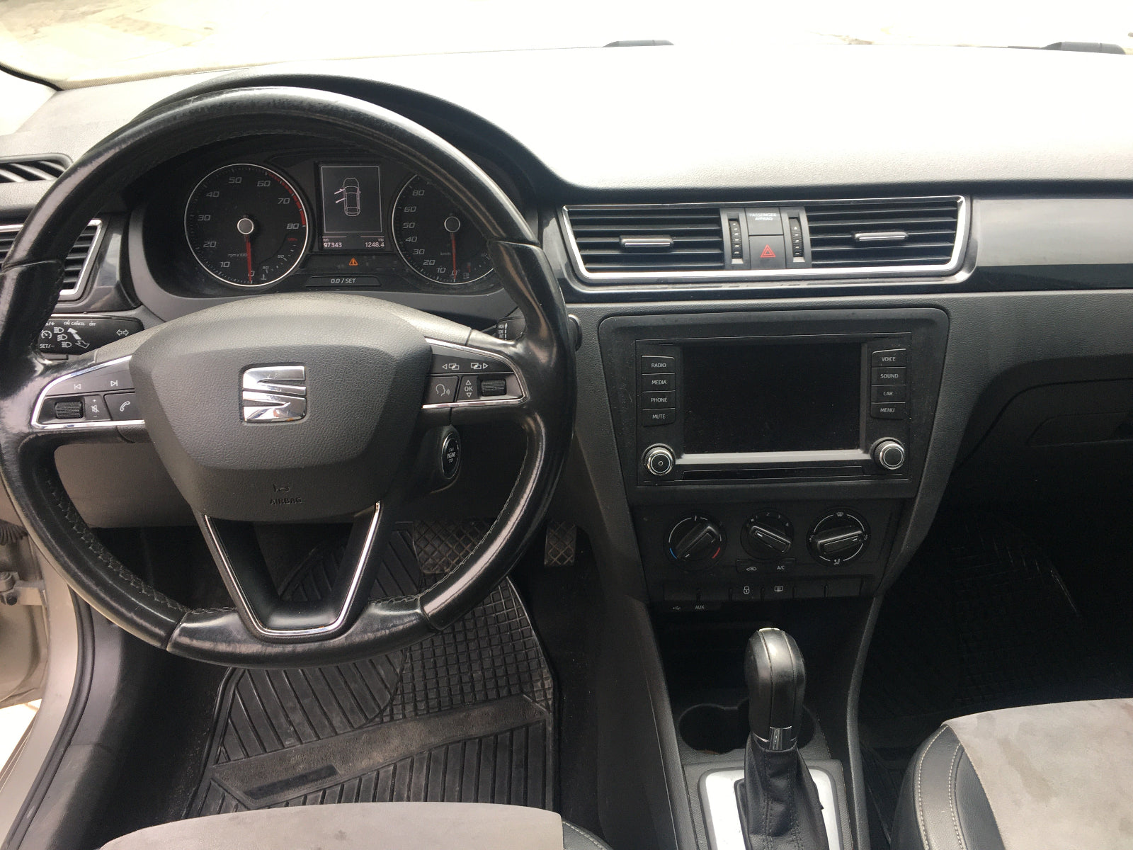 Tablero con acabados Seat Toledo 2016