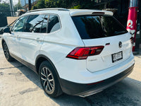 Parte trasera lateral SUV Volkswagen Tiguan 2018