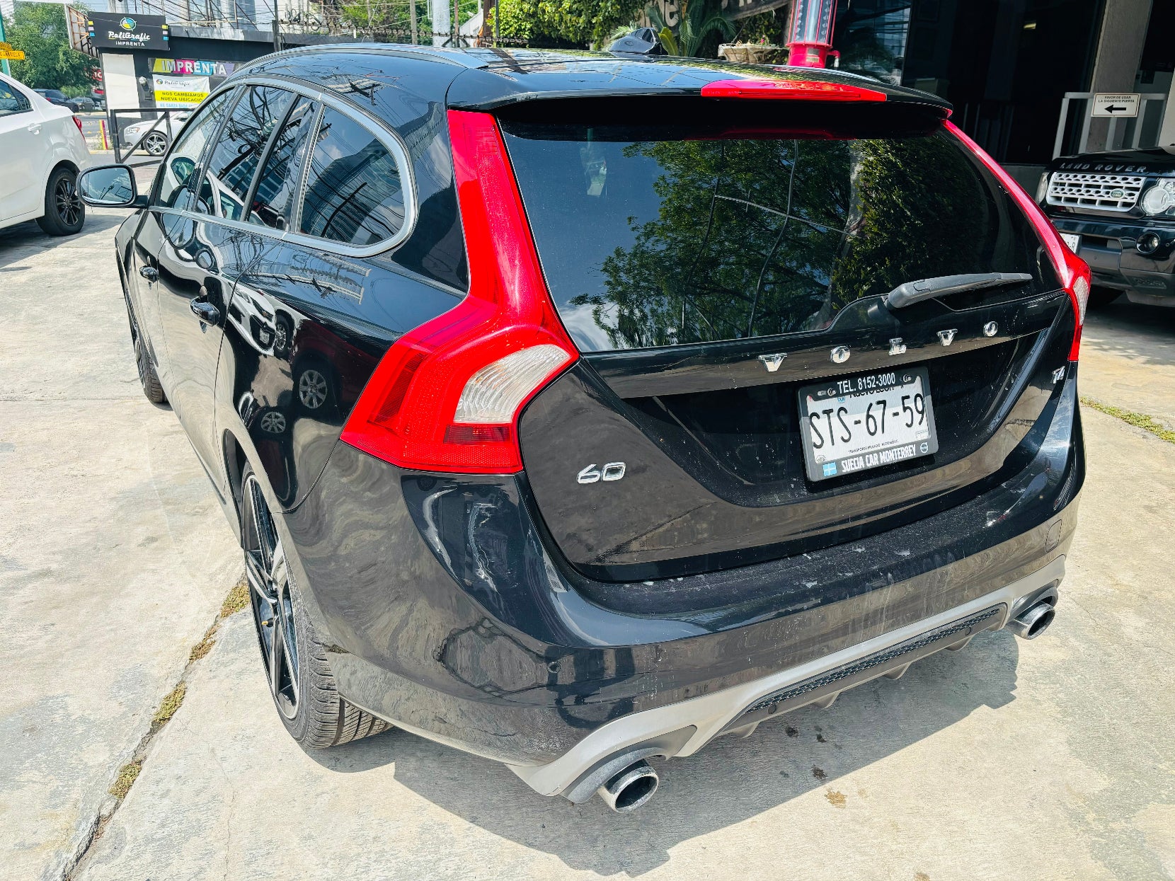 Vista trasera Volvo V60 R-Design T4 2016